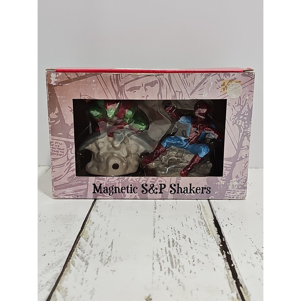 Magnetic Ceramic Salt and Pepper Shaker Set, Spiderman Vs Green Goblin 22927